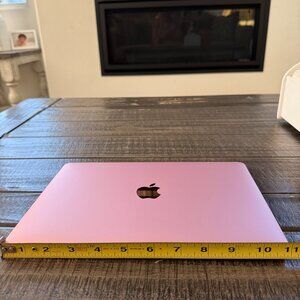 2017 Apple Macbook with 1.2GHz Intel Core m3 (12-inch, 8GB RAM, 256GB) Rose Gold